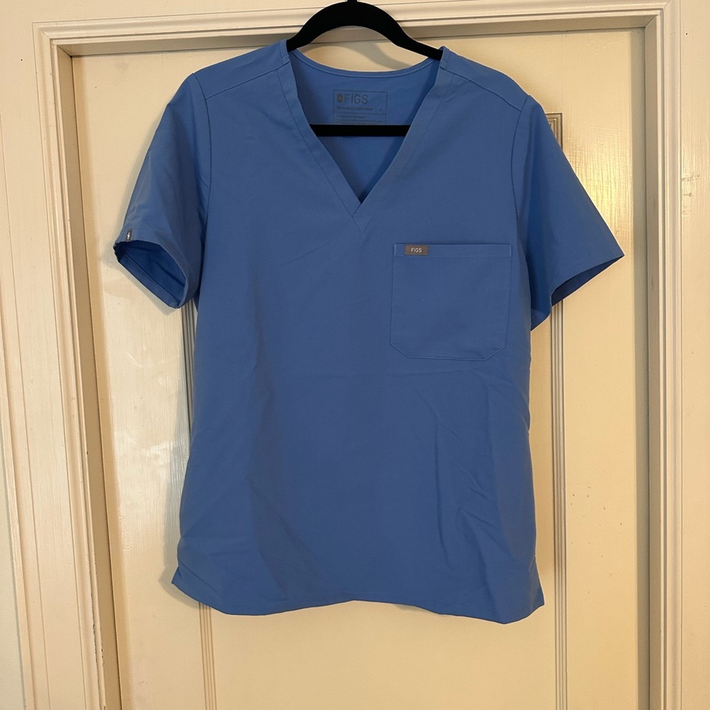 FIGS Women’s Ceil Blue Scrub Top - L Catarina